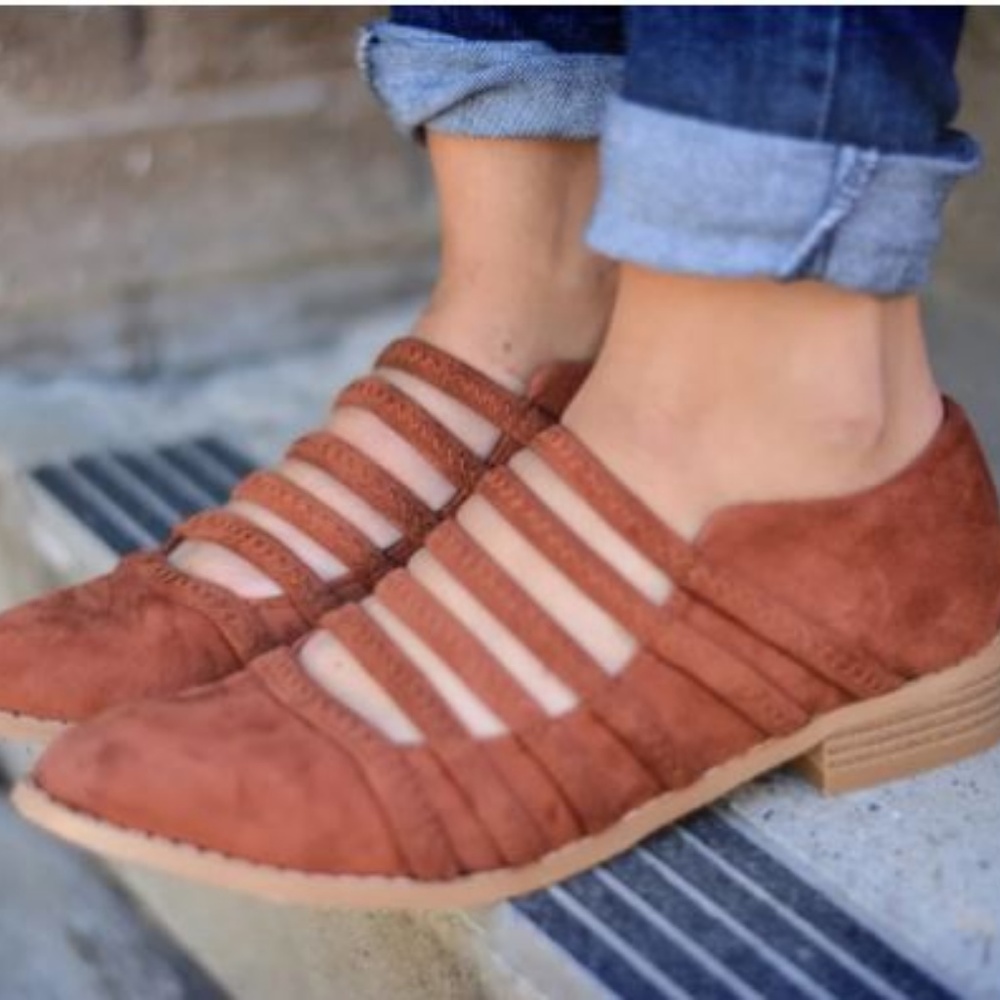 NWOB strap front point toe shoes